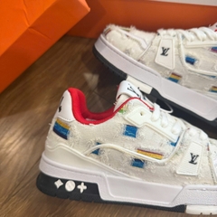 LV trắng đỏ rách