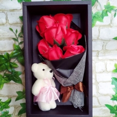 HOA HỒNG SÁP KÈM GẤU(7 HOA ĐỎ) - HGS