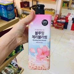 SỮA TẮM DƯỠNG TRẮNG DA 900ML ON THE BODY
