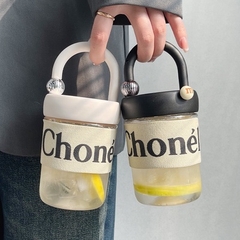 BÌNH NƯỚC CHONEL/FASHION CÓ TAY CẦM 450ML - SU
