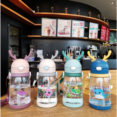BÌNH UỐNG NƯỚC SỪNG HƯƠU CÓ DÂY ĐEO VÀ TAY CẦM 550ML CTB367 - BECHIP