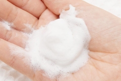 Sữa rửa mặt hạt kiêm tẩy da chết Muji face soap scrub -Nhật 120g
