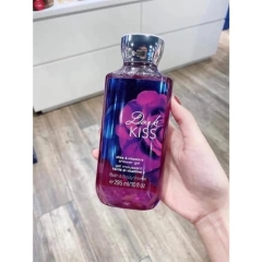 Sữa tắm dưỡng ẩm hương nước hoa Dark Kiss - Bath and Body Works 295ml-mỹ