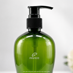 Cận cảnh vòi nhấn đen và phần cổ chai nhựa đựng dầu gội PET 350ml