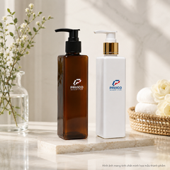 Chai nhựa PET vuông 200ml màu nâu và trắng sứ với vòi pump trong không gian chăm sóc cá nhân