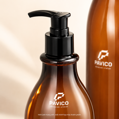 Cận cảnh vòi bơm và phần vai chai dầu gội 500ml PET màu hổ phách