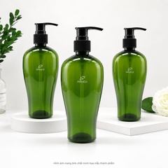 Ba chai nhựa dầu gội PET 350ml thân bầu vòi nhấn Pavico trên nền sáng