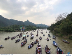CITY TOUR HA NOI ( visit huong temple )
