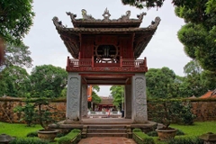 EXPLORE HA NOI half a day ( private tour or join group )