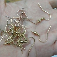 50gram móc câu, móc hoa tai vàng nhạt ( 250 cai)