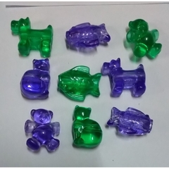 (P132-8 M5) 10-50gam Hỗn hợp cá, mèo ,gấu, chó nhựa xanh tím có lỗ xỏ 4mm làm đồ chơi, trang trí