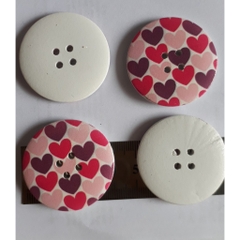 5 Hạt nút gỗ 4 lỗ size lớn 40mm nền trắng in trái tim màu (#P124-94-T04)
