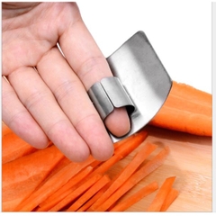 Tấm inox xỏ ngón bảo vệ ngón tay, chống đứt tay khi thái, cắt lát thực phẩm p191-33