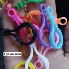 1-5 móc càng cua nhựa loại lớn 25x50mm nhiều màu