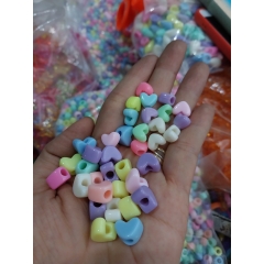 10gam hạt nhựa trái tim các loại có lỗ xỏ làm vòng tay, vòng cổ, handmade tùy thích...