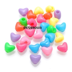 10gam hạt nhựa trái tim các loại có lỗ xỏ làm vòng tay, vòng cổ, handmade tùy thích...