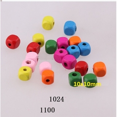 gói 10-20 hạt gỗ vuông trơn nhiều màu làm đồ chơi, trang trí thủ công(5gam)