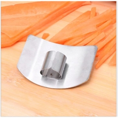 Tấm inox xỏ ngón bảo vệ ngón tay, chống đứt tay khi thái, cắt lát thực phẩm p191-33