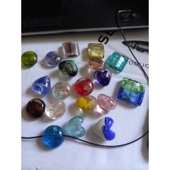 2 Hạt charm thủy tinh  trái tim, tròn in hoa văn làm vòng handmade, trang trí thủ công tùy thích