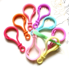 1-5 móc càng cua nhựa loại lớn 25x50mm nhiều màu