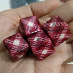 10gam hạt nhựa vuông, hình thoi có lỗ xỏ  16mm- V01, V02- V03- V04