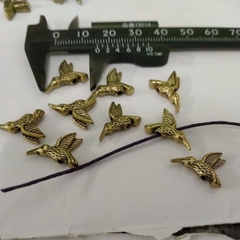 5 Charm xỏ vòng con chim vàng cổ