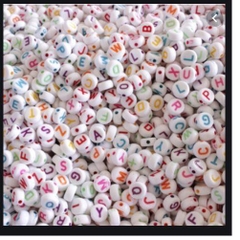 50gam hạt chữ cái , chữ số tròn dẹp đủ màu size 4x7mm, 6x10mm làm vòng hạt