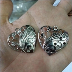 Mặt trái tim hoa văn 30x30mm