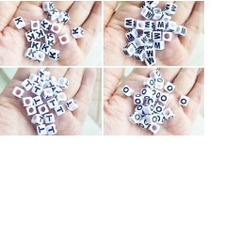 (chọn chữ theo yêu cầu) 20 Hạt chữ cái vuông 7mm từ A-Z