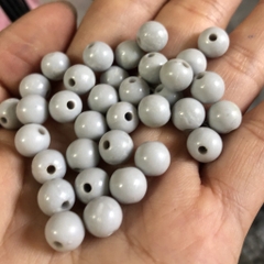 35 hạt nhựa tròn màu xám 8mm (gói 10gam) có lỗ xỏ làm vòng tay, vòng cổ (TL)
