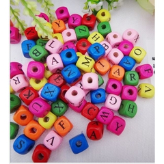 50/100gam hạt gỗ vuông in chữ nhiều màu 8/10mm