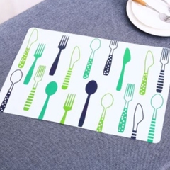 Tấm lót bàn ăn chống thấm cách nhiệt chống trượt nhiều màu ngộ nghĩnh chất liệu nhựa PVC