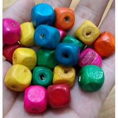 (P118-1/6) 5-25gam hạt gỗ vuông nhiều màu nhiều size có lỗ xỏ làm thủ công, đồ chơi, trang trí diy