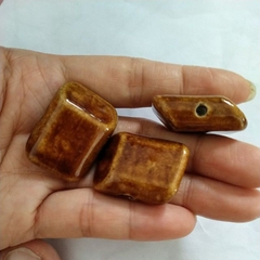 1viên đá gốm sứ nâu 23x31mm