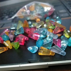 45 viên (25gam) hạt nhựa hình chóp vát đáy 8x15mm