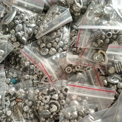 50gam charm nhựa hỗn hợp màu bạc