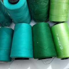 Cuộn chỉ 5000met tone xanh