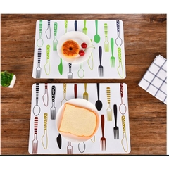 Tấm lót bàn ăn chống thấm cách nhiệt chống trượt nhiều màu ngộ nghĩnh chất liệu nhựa PVC