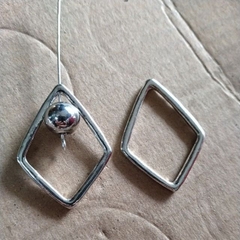 2 khoen treo hình thoi có 1lỗ dài 35mm