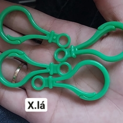 1-5 móc càng cua nhựa loại lớn 25x50mm nhiều màu