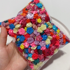 (p143-45) gói 5-20 hoa hồng vải satin 1-1.6cm trang trí cột tóc, cài tóc handmade, quần áo, thủ công