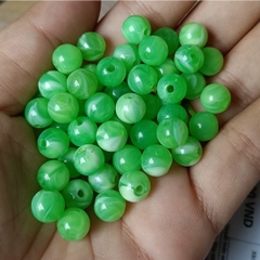 10-25-50 gam hạt nhựa xanh trắng vân giả đá size 8mm có lỗ cỏ dùng làm vòng tay, vòng cổ, trang trí thủ công