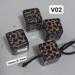 10gam hạt nhựa vuông, hình thoi có lỗ xỏ  16mm- V01, V02- V03- V04