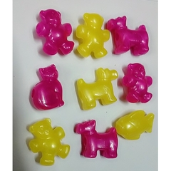 P132-8 M6/ 10-50gam Hỗn hợp cá, mèo ,gấu, chó nhựa xanh tím có lỗ xỏ 4mm làm đồ chơi, trang trí