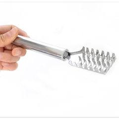 Dụng cụ đánh vảy cá chắc chắn, an toàn giúp làm sạch vảy cá một cách nhanh chóng p191-48