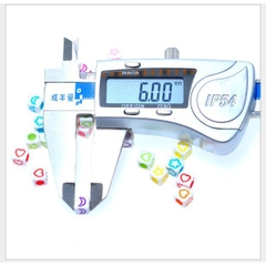 10-50gam hạt nhựa vuông 6mm khắc hoa, trăng sao, tim #P117-13