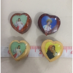 gói 2-5-10 hạt trái tim 2 lỗ gỗ xỏ vòng hình chúa Giêsu, đức mẹ 12mm