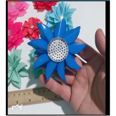 hoa nhựa lớn có đế kết làm cột tóc, cài áo,trang trí handmade