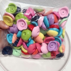 5-20 Miếng-O106- patch nhựa hinh quả táo 31x32mm, lỗ 2mm