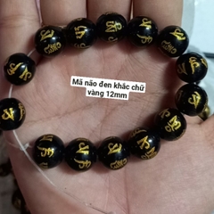 1 viên mã não đỏ đen khắc chữ vàng có lỗ xỏ 1mm đến 1,5mm size 8mmm 10mm 12mm 14mm